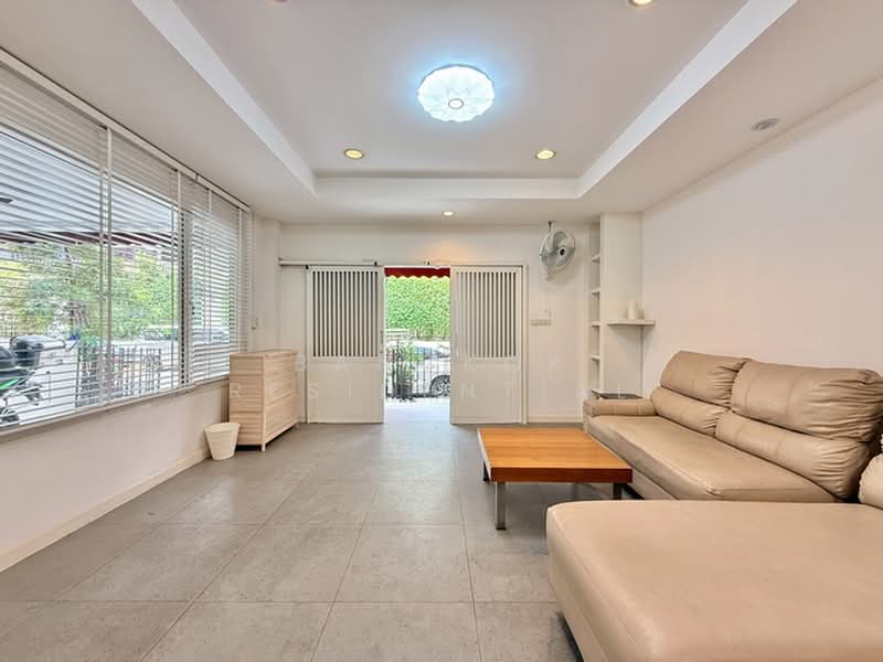 Baan Klang Krung Thonglor : บ้านกลางกรุงทองหล่อ, กรุงเทพ, 55 ซอยสุขุมวิท 55, คลองตันเหนือ, วัฒนา, กรุงเทพ, 320 ตร.ม., ทาวน์เฮ้าส์ ให้เช่า, โดย Bangkok Residential, 500406250 - DDproperty.com