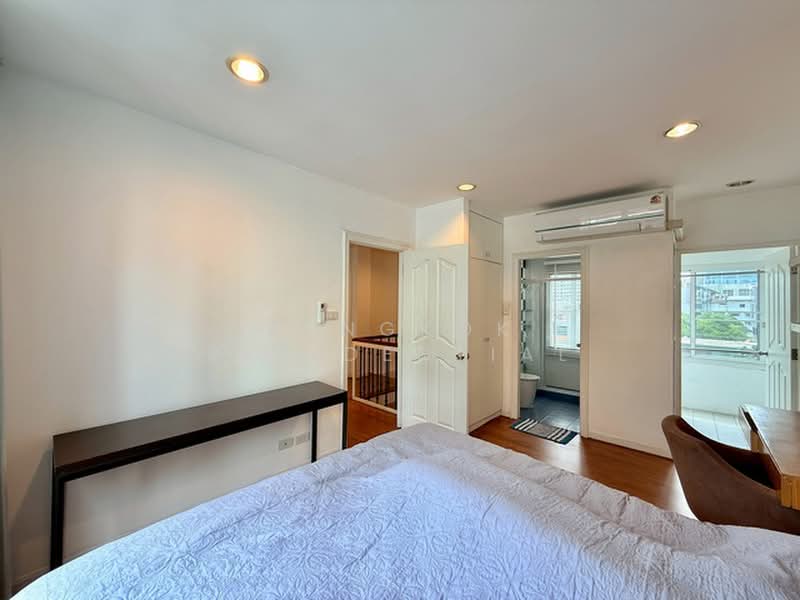 Baan Klang Krung Thonglor, Bangkok, 55 Soi Sukhumvit 55, Khlong Tan Nua, Watthana, Bangkok, 4 Bedrooms, 320 sqm, Townhouse For Rent, by Bangkok Residential, 500406250 - DDproperty.com