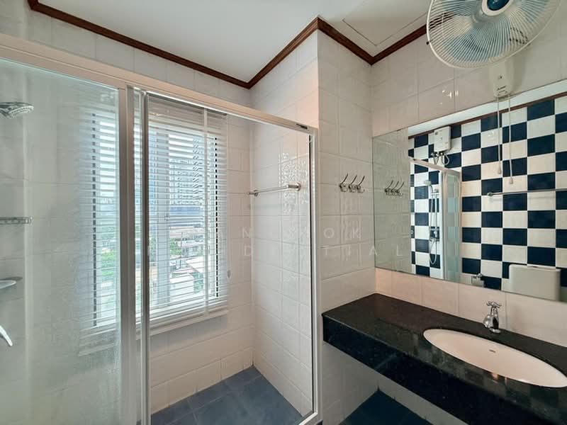 Baan Klang Krung Thonglor, Bangkok, 55 Soi Sukhumvit 55, Khlong Tan Nua, Watthana, Bangkok, 4 Bedrooms, 320 sqm, Townhouse For Rent, by Bangkok Residential, 500406250 - DDproperty.com