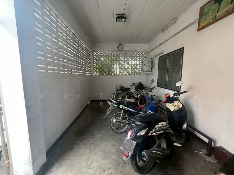 อพาร์ทเม้นท์ 4 ชั้น ซอยสุขาภิบาล 18 ถนนสุขาภิบาล 1 ตำบลเชียงรากน้อย อำเภอบางปะอิน จังหวัดพระนครศรีอย, พระนครศรีอยุธยา, เชียงรากน้อย, บางปะอิน, พระนครศรีอยุธยา, 200 ตร.ม., กิจการ ขาย, โดย ภัทรนัน อิศรางกูร ณ อยุธยา, 500406255 - DDproperty.com