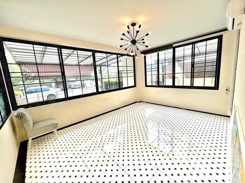 Mantana Lake Watcharapol, Bangkok, Sukhaphiban 5 Road, O-Ngoen, Sai Mai, Bangkok, 4 Bedrooms, 220 sqm, Single Detached House For Rent, by รพีร์ทัธ Rhapeethut (ทัธ), 500406263 - DDproperty.com