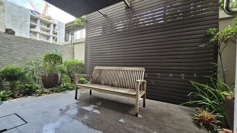 Luxury townhouse Resort Style Living in Ekkamai-Pridi Banomyong, Bangkok, Khlong Tan Nua, Watthana, Bangkok, 1 Bedroom, 355 sqm, Townhouse For Sale, by Attnapol Issarangul Na Ayudhya, 500406351 - DDproperty.com