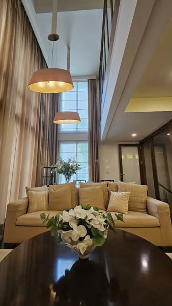 Luxury townhouse Resort Style Living in Ekkamai-Pridi Banomyong, Bangkok, Khlong Tan Nua, Watthana, Bangkok, 1 Bedroom, 355 sqm, Townhouse For Sale, by Attnapol Issarangul Na Ayudhya, 500406351 - DDproperty.com