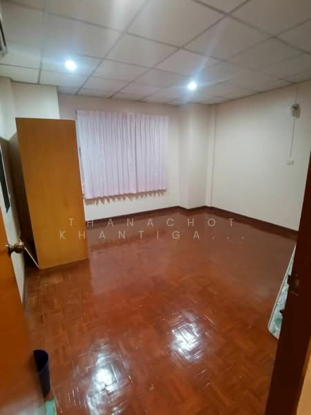 5-BR Townhouse, Bangkok, Bang Khae, Bangkok, 5 Bedrooms, 180 sqm, Townhouse For Rent, by Thanachot Khantigamongun, 500406395 - DDproperty.com