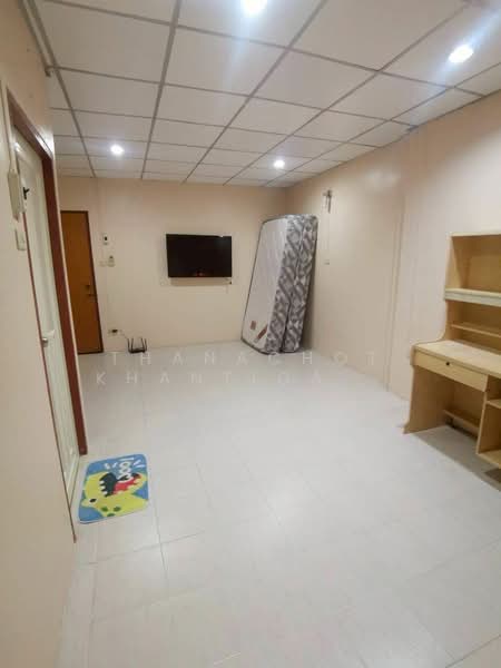 5-BR Townhouse, Bangkok, Bang Khae, Bangkok, 5 Bedrooms, 180 sqm, Townhouse For Rent, by Thanachot Khantigamongun, 500406395 - DDproperty.com