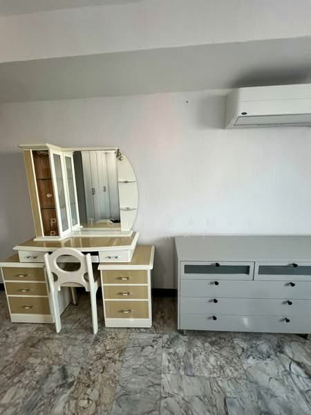 Royal Castle Sukhumvit, Bangkok, 30 Soi Sukhumvit 39, Khlongtoei Nua, Watthana, Bangkok, 3 Bedrooms, 165 sqm, Condo For Rent, by Patcharames Pattharapornviboon, 500406600 - DDproperty.com