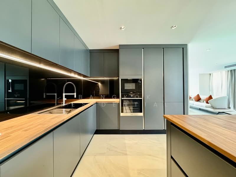 Crystal Garden, Bangkok, 217 Sukhumvit 4 Alley, Khlong Toei, Bangkok, 3 Bedrooms, 300 sqm, Condo For Sale, by Bangkok Residential, 500406700 - DDproperty.com