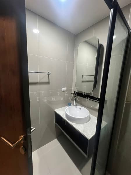 XT Huaikhwang, Bangkok, 244 Ratchadaphisek Road, Huai Khwang, Bangkok, 1 Bedroom, 30 sqm, Condo For Rent, by Settawut Leenavong, 500406773 - DDproperty.com