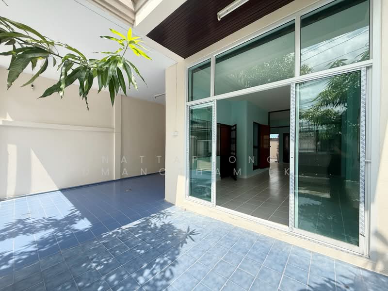 Home soi charan sanitwong 35, Bangkok, แก้วเงินทอง, Bang Khun Sri, Bangkok Noi, Bangkok, 4 Bedrooms, 172 sqm, Semi-Detached House (Twin House) For Sale, by NATTAPHONG Yodmanotham (K. Book), 500406778 - DDproperty.com