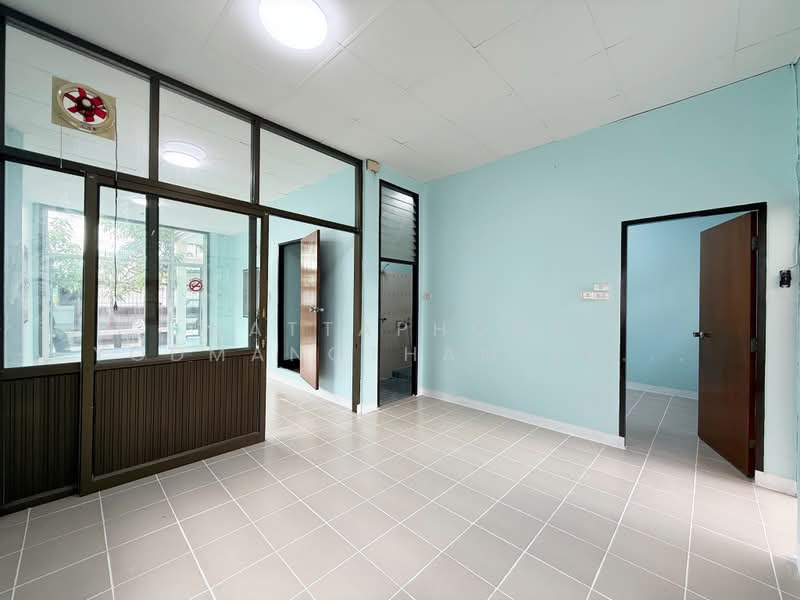 Home soi charan sanitwong 35, Bangkok, แก้วเงินทอง, Bang Khun Sri, Bangkok Noi, Bangkok, 4 Bedrooms, 172 sqm, Semi-Detached House (Twin House) For Sale, by NATTAPHONG Yodmanotham (K. Book), 500406778 - DDproperty.com