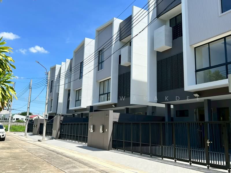 บ้านสามชั้น ลาดพร้าว101, กรุงเทพ, ลาดพร้าว101, คลองเจ้าคุณสิงห์, วังทองหลาง, กรุงเทพ, 270 ตร.ม., บ้านเดี่ยว ขาย, โดย Nantapat Warakdee, 500406842 - DDproperty.com