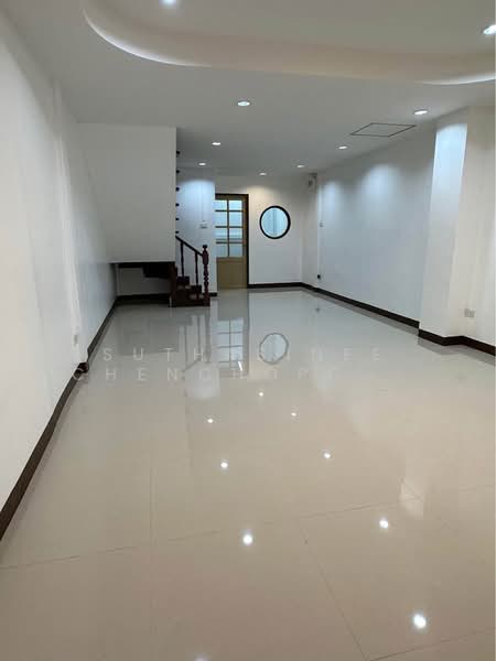 ทาวน์เฮ้าส์ 2-ห้องนอน, กรุงเทพ, พลับพลา, วังทองหลาง, กรุงเทพ, 110 ตร.ม., ทาวน์เฮ้าส์ ขาย, โดย Suthasinee Chenchopching, 500406904 - DDproperty.com