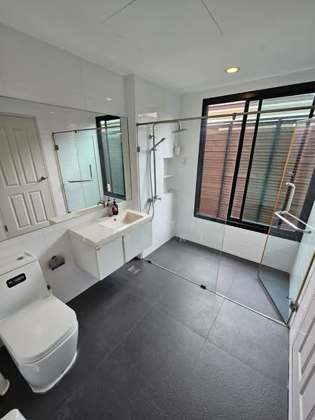 Villa Arcadia Srinakarin : วิลล่า อะคาเดีย ศรีนครินทร์, สมุทรปราการ, ซอย หมู่บ้านวิลล่าอะคาเดียศรีนครินทร์, บางแก้ว, บางพลี, สมุทรปราการ, 230 ตร.ม., บ้านเดี่ยว ให้เช่า, โดย Nutty Property, 500406907 - DDproperty.com