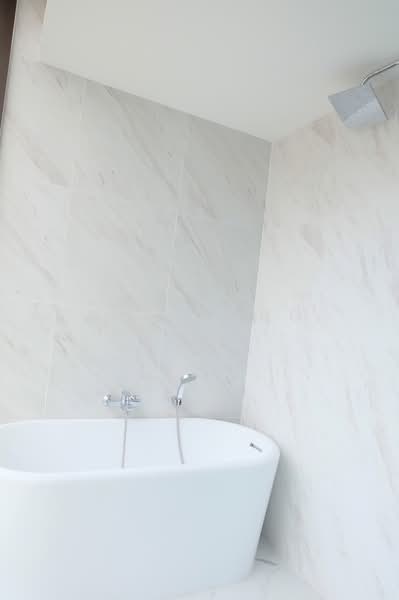 Fynn Asoke, Bangkok, 28 Sukhumvit 10 Alley, Khlong Toei, Bangkok, 2 Bedrooms, 62 sqm, Condo For Rent, by Juthabhorn Uppachit (Amy), 500406976 - DDproperty.com