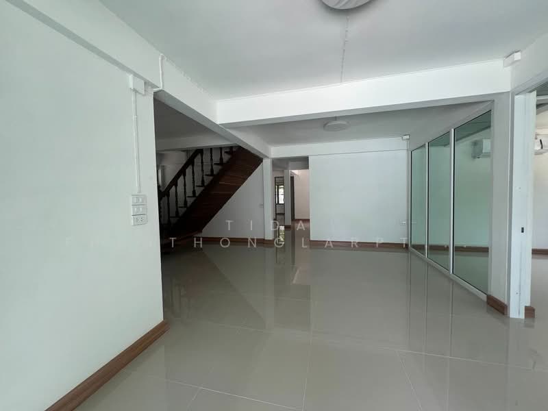 For Rent: Office in Lasalle, 101 sq.wa, 270 sq.m., Bangkok, Bang Na Tai, Bang Na, Bangkok, , 270 sqm, Office Space For Rent, by Tida phanthonglarptawee, 500406997 - DDproperty.com