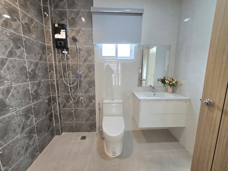 Baan Fah Piyarom Pruekwana, Pathum Thani, Bung Kham Proi, Lam Luk Ka, Pathum Thani, 4 Bedrooms, 140 sqm, Semi-Detached House (Twin House) For Sale, by นภัสศรณ์ วงศ์สินไทยกร (นันท์), 500407007 - DDproperty.com