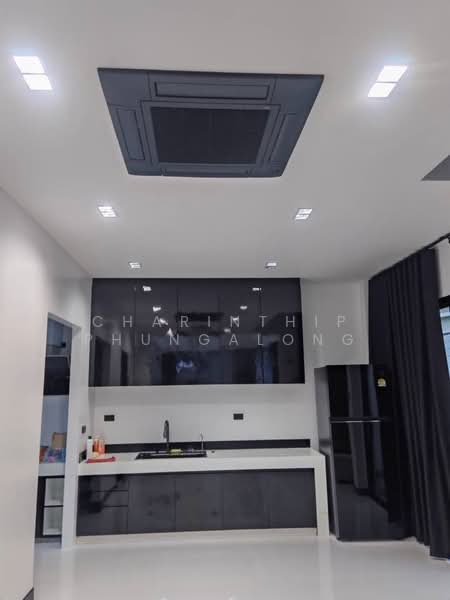 For sale/rent: Brand new 3-story detached house with 5 bedrooms at Town in Town, Bangkok, Phlapphla, Wang Thonglang, Bangkok, 5 Bedrooms, 310 sqm, Single Detached House For Rent, by Charinthip Phungalong, 500407090 - DDproperty.com