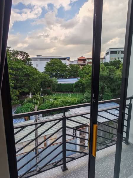 For sale/rent: Brand new 3-story detached house with 5 bedrooms at Town in Town, Bangkok, Phlapphla, Wang Thonglang, Bangkok, 5 Bedrooms, 310 sqm, Single Detached House For Rent, by Charinthip Phungalong, 500407090 - DDproperty.com