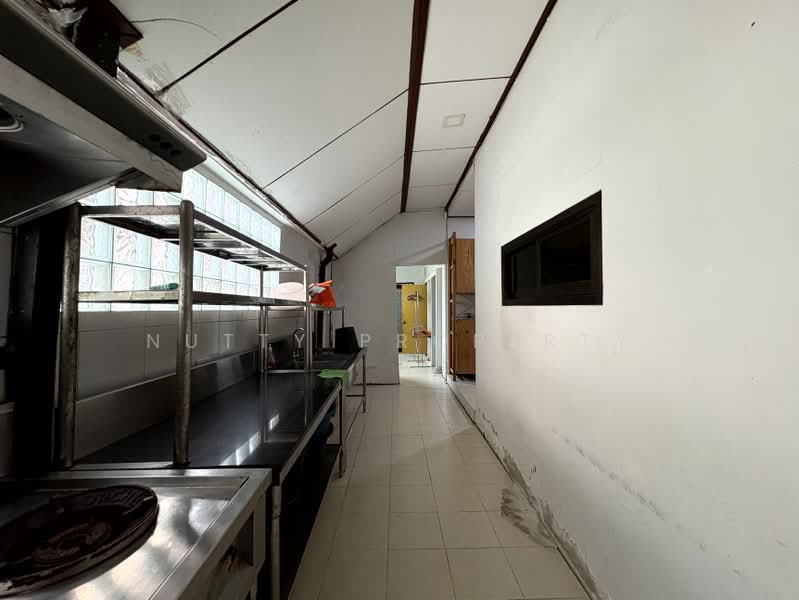 Ladawan Srinakarin, Samut Prakan, Srinakarin Road, Bang Kaeo, Bang Plee, Samut Prakan, 4 Bedrooms, 240 sqm, Single Detached House For Sale, by Nutty Property, 500407091 - DDproperty.com