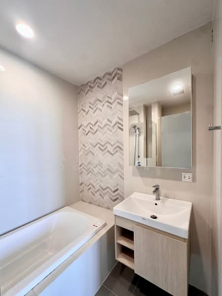 Oka Haus Sukhumvit 36, Bangkok, 3399 Rama 4 Road, Khong Tan, Khlong Toei, Bangkok, 1 Bedroom, 35 sqm, Condo For Rent, by Hathairat Rookphan, 500407313 - DDproperty.com
