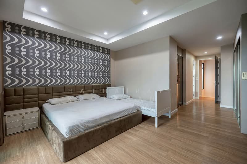Bless Town Sukhumvit 50, Bangkok, Sukhumvit 50 Road, Phra Kanong, Khlong Toei, Bangkok, 3 Bedrooms, 290 sqm, Townhouse For Sale, by Hathairat Rookphan , 500407321 - DDproperty.com