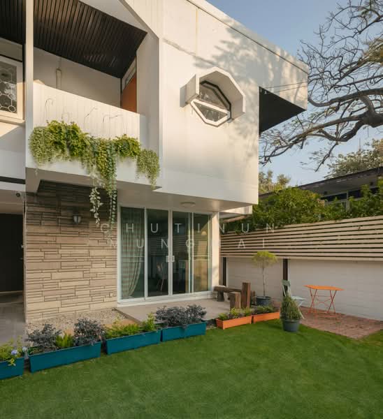 Business Takeover: Fully Renovated 2-Story Mid-Century Detached House in Ekkamai, กรุงเทพ, คลองตันเหนือ, วัฒนา, กรุงเทพ, 150 ตร.ม., พื้นที่ขายของ ขาย, โดย Chutinun Mungmai, 500407519 - DDproperty.com