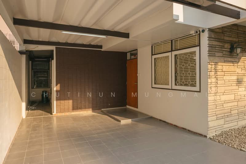 Business Takeover: Fully Renovated 2-Story Mid-Century Detached House in Ekkamai, Bangkok, Khlong Tan Nua, Watthana, Bangkok, , 150 sqm, Retail Space For Sale, by Chutinun Mungmai, 500407519 - DDproperty.com