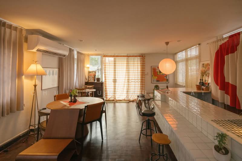 Business Takeover: Fully Renovated 2-Story Mid-Century Detached House in Ekkamai, Bangkok, Khlong Tan Nua, Watthana, Bangkok, , 150 sqm, Retail Space For Sale, by Chutinun Mungmai, 500407519 - DDproperty.com