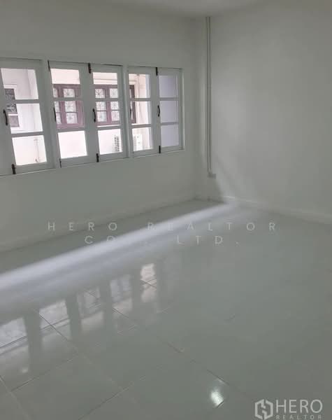 For Rent 4-Storey Townhouse near BTS Phra Khanong HRE01018, Bangkok, Phra Kanong Nua, Watthana, Bangkok, 4 Bedrooms, 350 sqm, Townhouse For Rent, by Hero Realtor Co., Ltd., 500407524 - DDproperty.com