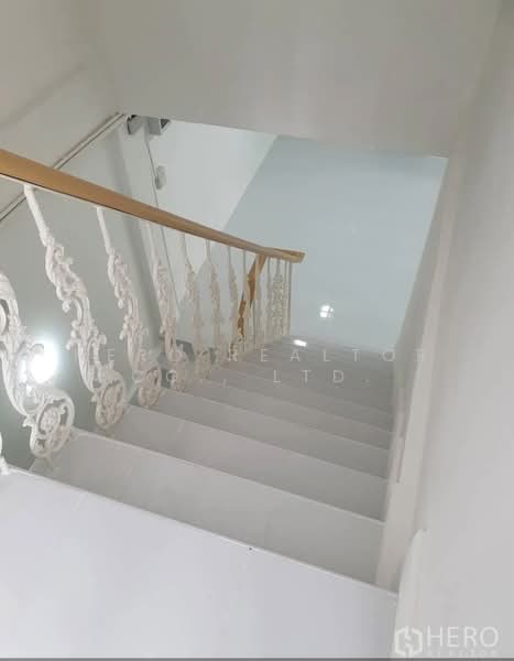 For Rent 4-Storey Townhouse near BTS Phra Khanong HRE01018, Bangkok, Phra Kanong Nua, Watthana, Bangkok, 4 Bedrooms, 350 sqm, Townhouse For Rent, by Hero Realtor Co., Ltd., 500407524 - DDproperty.com