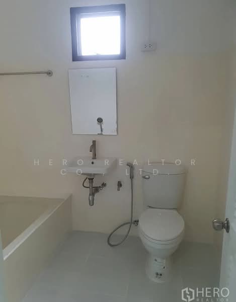 For Rent 4-Storey Townhouse near BTS Phra Khanong HRE01018, Bangkok, Phra Kanong Nua, Watthana, Bangkok, 4 Bedrooms, 350 sqm, Townhouse For Rent, by Hero Realtor Co., Ltd., 500407524 - DDproperty.com