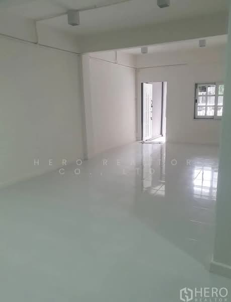 For Rent 4-Storey Townhouse near BTS Phra Khanong HRE01018, กรุงเทพ, พระโขนงเหนือ, วัฒนา, กรุงเทพ, 350 ตร.ม., ทาวน์เฮ้าส์ ให้เช่า, โดย Hero Realtor Co., Ltd., 500407524 - DDproperty.com