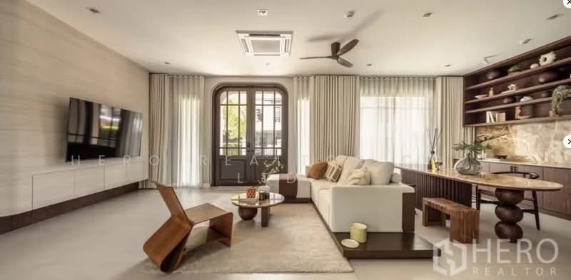 Grand Bangkok Boulevard Krungthepkritha, Bangkok, Srinakarin-Romklao Road, Khlong Sam Prawet, Lat Krabang, Bangkok, 4 Bedrooms, 447 sqm, Single Detached House For Sale, by Hero Realtor Co., Ltd., 500407574 - DDproperty.com