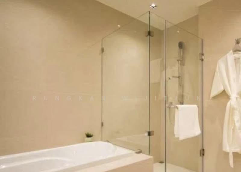 Vtara Sukhumvit 36, Bangkok, 118 Soi Saen Sabai, Phra Kanong, Khlong Toei, Bangkok, 2 Bedrooms, 65 sqm, Condo For Sale, by Rungkan Wijitjun, 500407691 - DDproperty.com