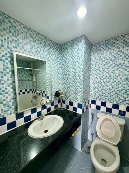 Lumpini Place Narathiwas 24, Bangkok, Sathu Pradit 19 Alley 3, Chong Nonsi, Yan Nawa, Bangkok, 1 Bedroom, 33 sqm, Condo For Sale, by สรภพ ยอดไชย (สีฝุ่น), 500407741 - DDproperty.com