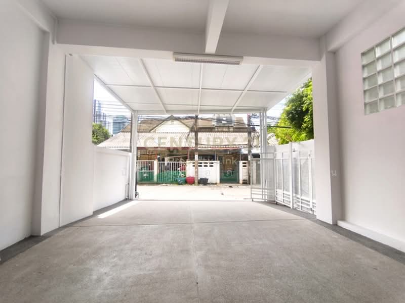 ทาวน์โฮม 4 ชั้น อินทามระ 47 (เชื่อมรัชดา 17), Bangkok, Din Daeng, Bangkok, 5 Bedrooms, 300 sqm, Townhouse For Sale, by Pattanan Apirayothin, 500407742 - DDproperty.com