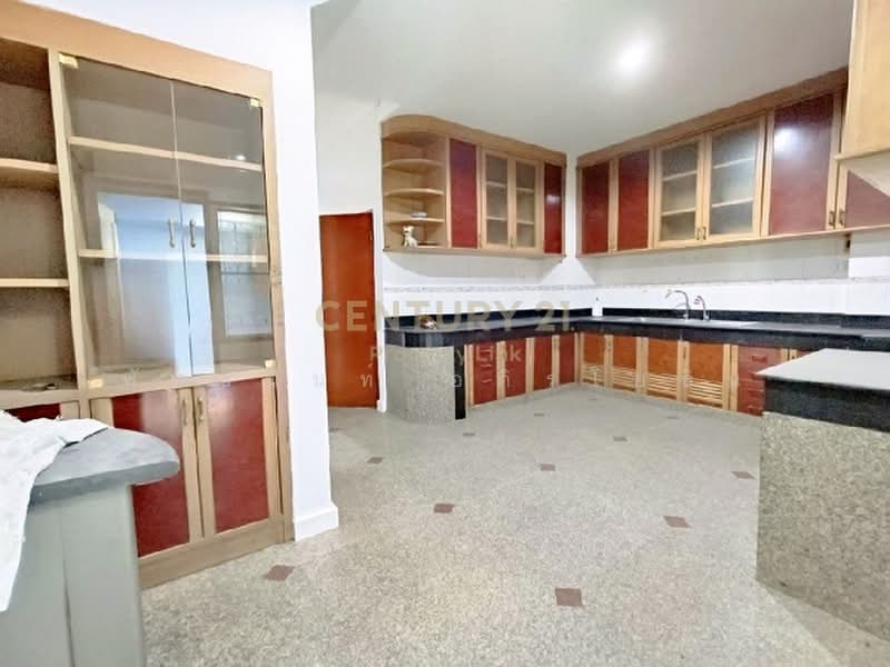 ทาวน์โฮม 4 ชั้น อินทามระ 47 (เชื่อมรัชดา 17), Bangkok, Din Daeng, Bangkok, 5 Bedrooms, 300 sqm, Townhouse For Sale, by Pattanan Apirayothin, 500407742 - DDproperty.com