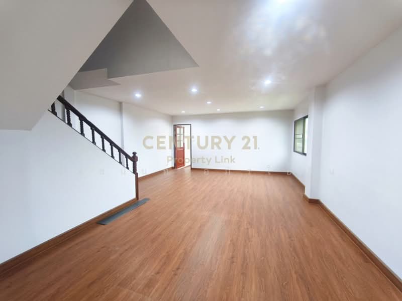 ทาวน์โฮม 4 ชั้น อินทามระ 47 (เชื่อมรัชดา 17), Bangkok, Din Daeng, Bangkok, 5 Bedrooms, 300 sqm, Townhouse For Sale, by Pattanan Apirayothin, 500407742 - DDproperty.com