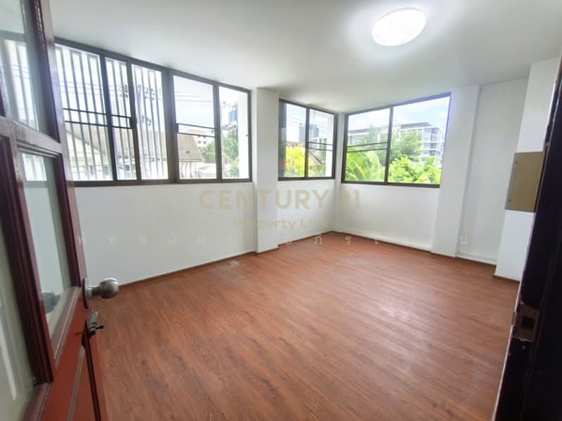ทาวน์โฮม 4 ชั้น อินทามระ 47 (เชื่อมรัชดา 17), Bangkok, Din Daeng, Bangkok, 5 Bedrooms, 300 sqm, Townhouse For Sale, by Pattanan Apirayothin, 500407742 - DDproperty.com