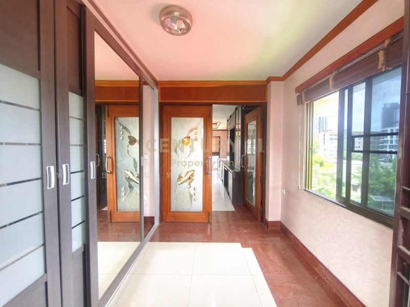 ทาวน์โฮม 4 ชั้น อินทามระ 47 (เชื่อมรัชดา 17), Bangkok, Din Daeng, Bangkok, 5 Bedrooms, 300 sqm, Townhouse For Sale, by Pattanan Apirayothin, 500407742 - DDproperty.com