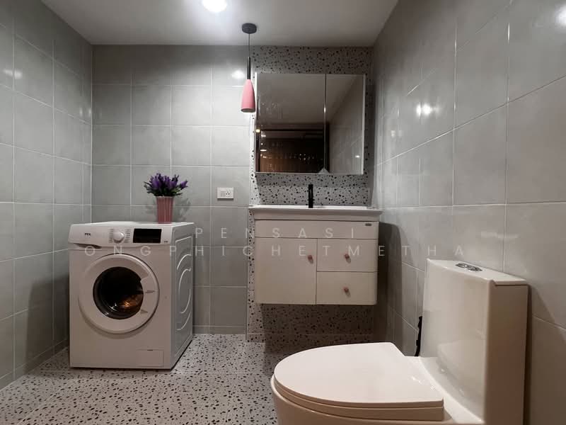 State Tower, Bangkok, 1055 Silom Road, Silom, Bang Rak, Bangkok, 1 Bedroom, 68 sqm, Condo For Rent, by Pensasi Ongphichetmetha, 500407820 - DDproperty.com