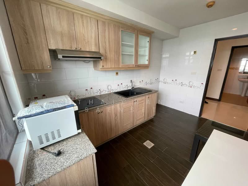 Royal Castle Sukhumvit, Bangkok, 30 Soi Sukhumvit 39, Khlongtoei Nua, Watthana, Bangkok, 3 Bedrooms, 129 sqm, Condo For Rent, by Hathaichanok Saenset, 500407833 - DDproperty.com