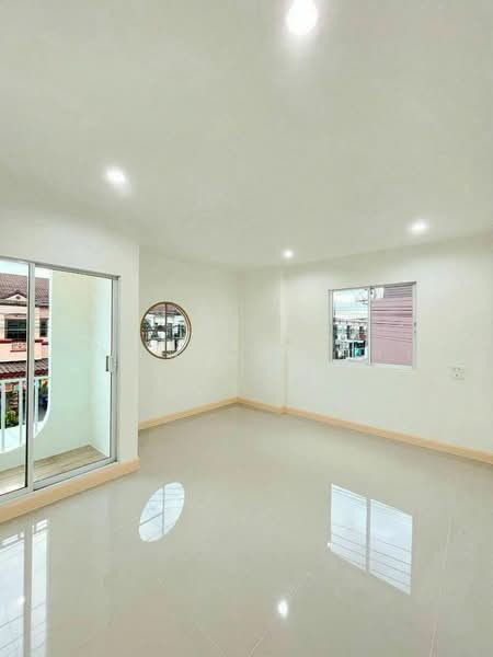 K.C. Cluster Nimitmai, Pathum Thani, 77/1 Village No. 19, Lam Luk Ka, Pathum Thani, 3 Bedrooms, 80 sqm, Townhouse For Sale, by สรภพ ยอดไชย (สีฝุ่น), 500407863 - DDproperty.com