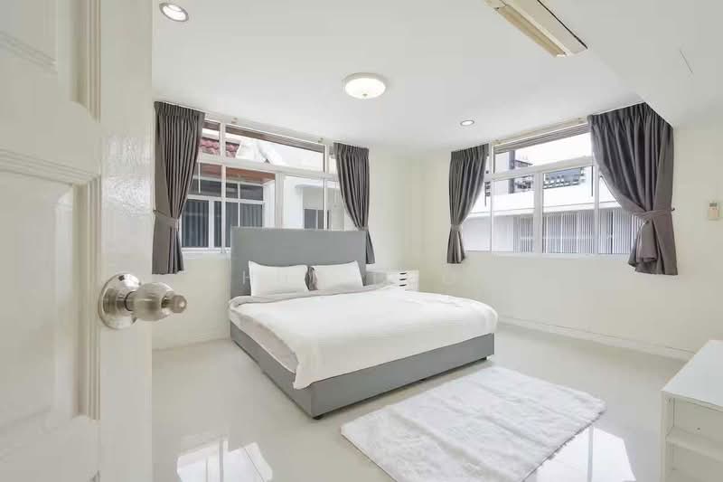 For Rent: 4-Storey Detached House in the Heart of Sukhumvit, Near BTS Phrom Phong (SPSSR292), Bangkok, สุขุมวิท, Khong Tan, Khlong Toei, Bangkok, 5 Bedrooms, 400 sqm, Single Detached House For Rent, by Khun Poon, 500407983 - DDproperty.com