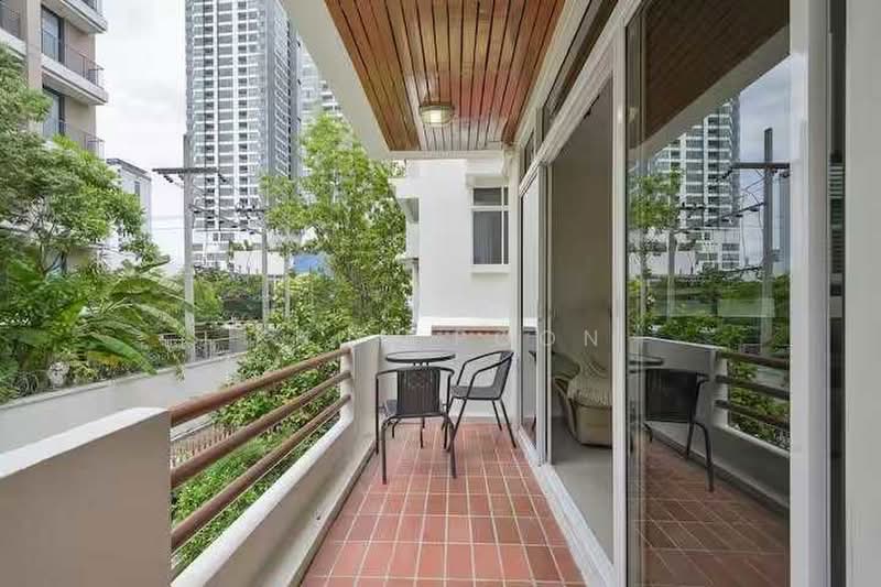 For Rent: 4-Storey Detached House in the Heart of Sukhumvit, Near BTS Phrom Phong (SPSSR292), Bangkok, สุขุมวิท, Khong Tan, Khlong Toei, Bangkok, 5 Bedrooms, 400 sqm, Single Detached House For Rent, by Khun Poon, 500407983 - DDproperty.com