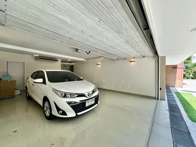 Baan Lux Sathon, Bangkok, Soi Meksawat, Chong Nonsi, Yan Nawa, Bangkok, 3 Bedrooms, 340 sqm, Condo For Sale, by Bangkok Residential, 500407998 - DDproperty.com