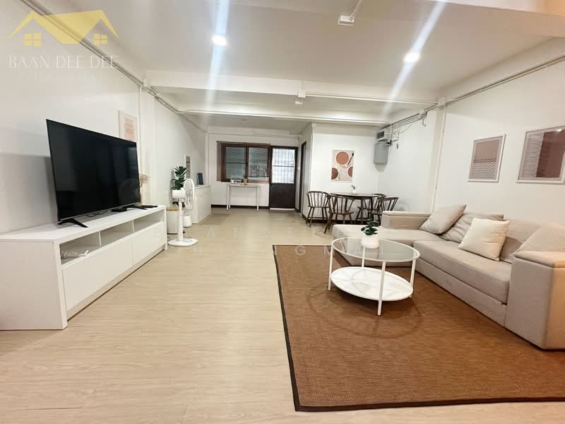 Townhome for rent near Nimmanhaemin, Chiang Mai Rental Price: 25,000 THB/month Property ID: No.1H615, Chiang Mai, Su Thep, Muang Chiang Mai, Chiang Mai, 2 Bedrooms, 110 sqm, Townhouse For Rent, by Baandeedee Chiangmai, 500408204 - DDproperty.com