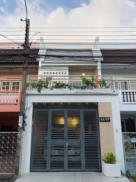ทาวน์เฮ้าส์ 2-ห้องนอน, กรุงเทพ, นวลจันทร์, บึงกุ่ม, กรุงเทพ, 184 ตร.ม., ทาวน์เฮ้าส์ ให้เช่า, โดย Vipada Supaporn, 500408288 - DDproperty.com
