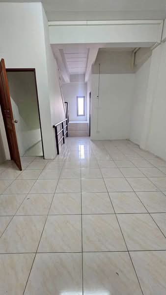 ขายอาคารพาณิชย์ 3 ชั้นทำเลทอง แหลมฉบัง ศรีราชา, Chon Buri (Pattaya), Thung Suk La, Si Racha, Chon Buri (Pattaya), , 120 sqm, Shophouse For Sale, by Dusit Saengfa, 500408306 - DDproperty.com