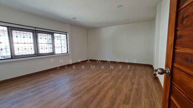 4-BR House, Bangkok, Lat Phrao, Bangkok, 4 Bedrooms, 382 sqm, Single Detached House For Rent, by Phakawadee Jiramanee, 500408471 - DDproperty.com